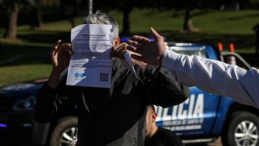 La Policía de Rosario montó un operativo en el Monumento donde hubo detenidos.