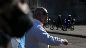 La Policía de Rosario montó un operativo en el Monumento donde hubo detenidos.