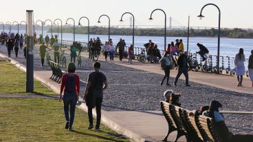 “El movimiento que uno ve es alto pero es lo que está permitido y esto ameseta el contagio sirve", indicaron desde el Colegio de Médicos de Rosario.