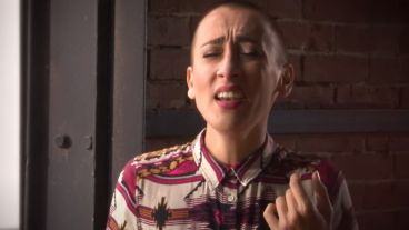 “Yendo presa por incluir a la mujeres en el Himno? Bueno, yendo presa”, expresó Evelina Sanzo sobre su versión de la canción patria.