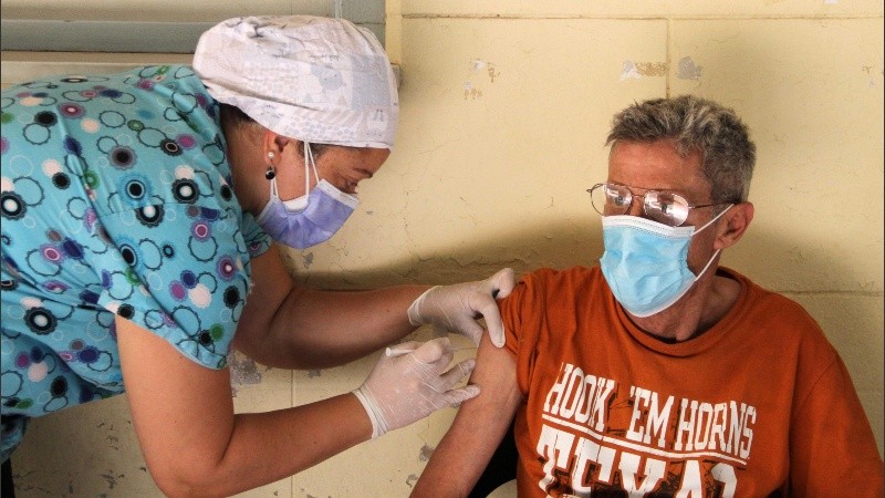 “Es un hecho histórico, estamos protegiendo a nuestros abuelos y abuelas”, señaló la ministra Martorano.