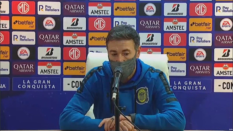 El DT auriazul pasó de estar con un pie y medio afuera del club a clasificar a los octavos de la Sudamericana. 