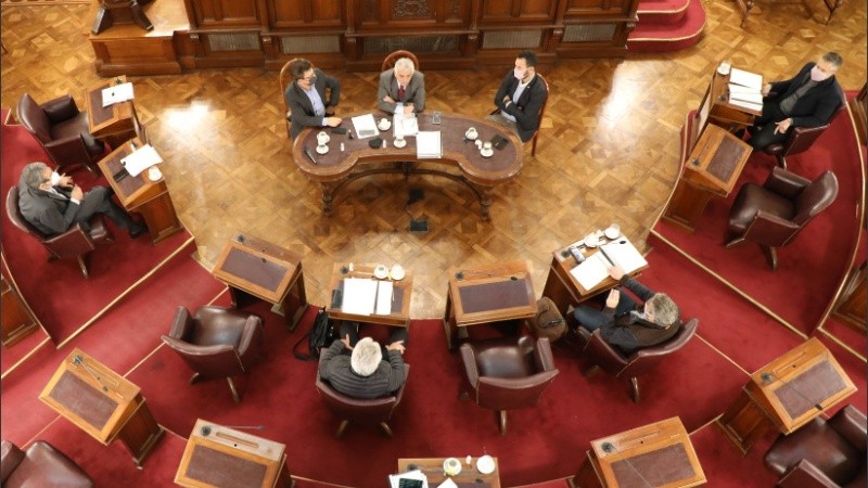 Sukerman, Somaglia y Urruty se reunieron con los legisladores peronistas.