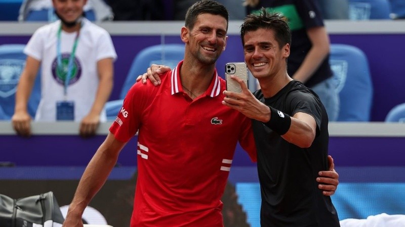 El rosarino cumplió su sueño y no perdió la chance de mostrarle su afecto a Djokovic.