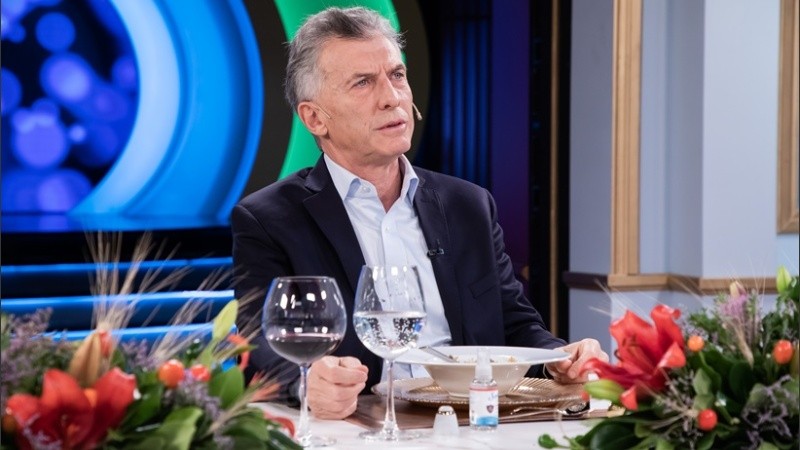 El ex presidente en el programa de Mirtha, con Juana.