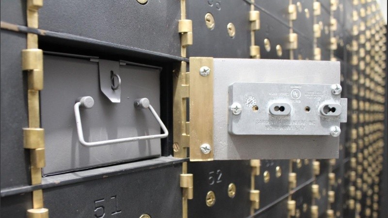 La difusión del contenido de una caja fuerte entre el personal de la entidad provocó escozor entre clientes