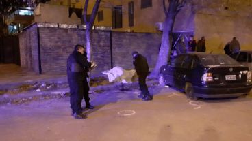 El gabinete criminalístico y la policía trabajaban en el lugar.