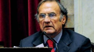 Reutemann continúa internado en Santa Fe.