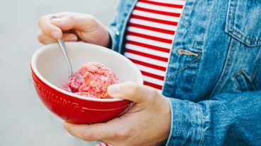 Además de tener una sencilla preparación, es una de las opciones más saludables para incluir como postre