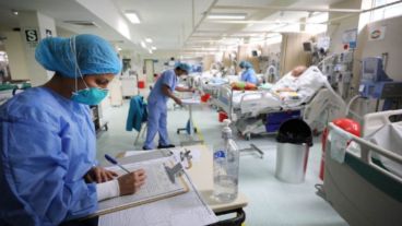 La falta de camas hizo que la familia se dispersara en diferentes efectores para recibir la atención adecuada.