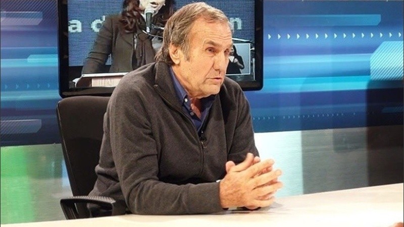 El senador continúa internado con pronóstico reservado.