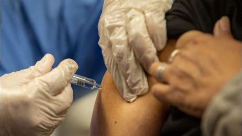 En algunos lugares ya se inició el proceso de inmunización a los adultos de entre 18 y 59 años con comorbilidades.