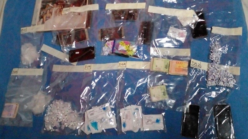 Además de los integrantes de la banda, la AIC detuvo de otras 17 personas por resistencia a la autoridad.