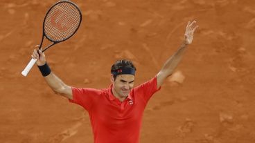 "Después de dos cirugías de rodilla y más de un año de rehabilitación, es importante que escuche a mi cuerpo", dijo Roger Federer