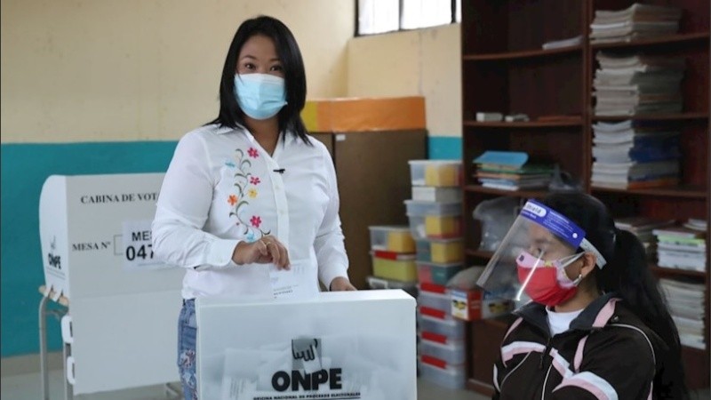 Fujimori pretende ser la primera presidenta mujer de Perú.