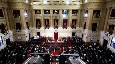 Algunos legisladores participarán de forma presencial y otros, virtual. Pfizer se unirá a la reunión y AstraZeneca presentará un escrito.