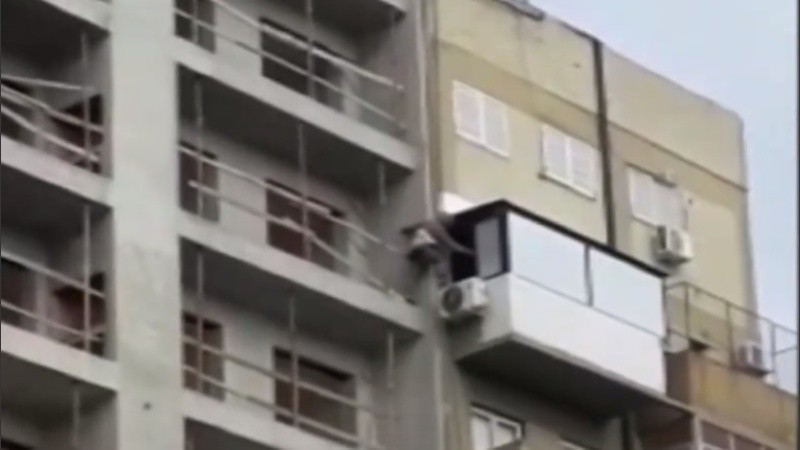 El ladrón entraba desde la obra vecina.