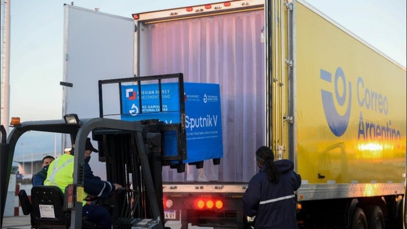 El reparto de las vacunas comenzó desde Buenos Aires.