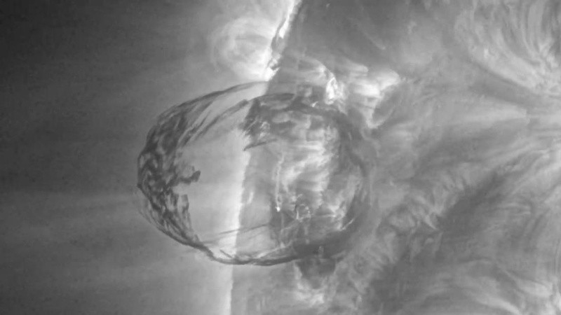 Las erupciones en el Sol se presentan en una de tres formas.