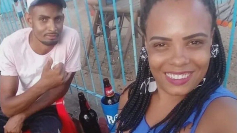 Los policías en el interior del domicilio encontraron el cuerpo sin vida, desnudo y mutilado de la víctima.