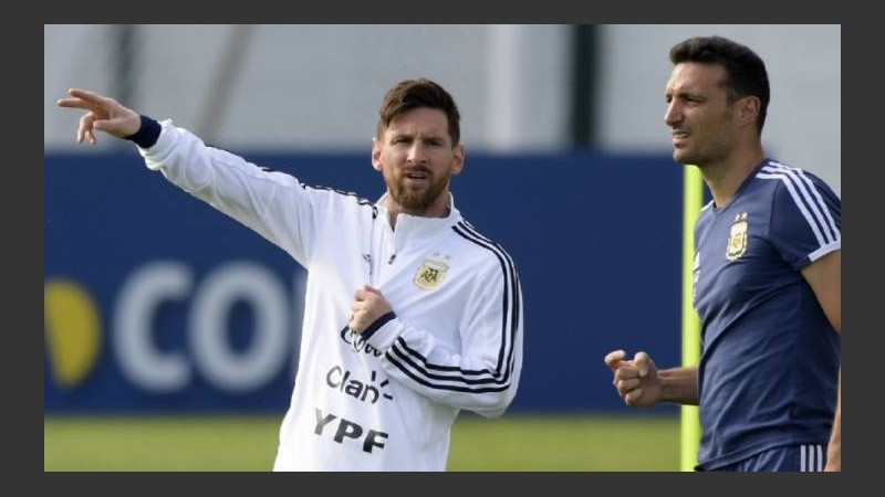 Lionel Scaloni dio la lista de 28 jugadores albicelestes para viajar a Brasil.