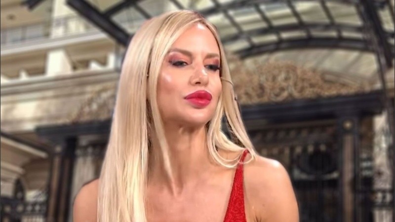 La modelo vive en el departamento con su hija Matilda.