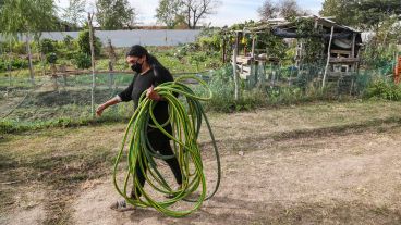 Trabajar con la tierra: así es por dentro el Parque Huerta Oeste.