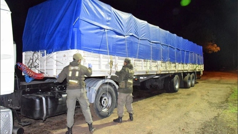 Se decomisaron los cargamentos de 10 camiones durante diferentes operativos.