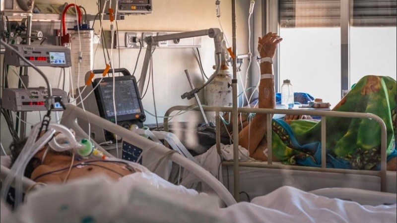 El tratamiento experimental se llevó adelante a fines de 2020 por profesionales de la Facultad de Medicina de la UBA, entre 162 personas mayores de 18 años internadas con coronavirus .