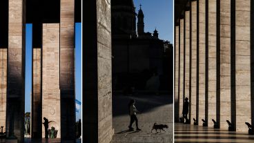La "hora mágica" donde el juego de luces y sombras embellece al Monumento a la Bandera.