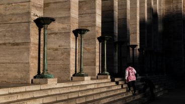 La "hora mágica" donde el juego de luces y sombras embellece al Monumento a la Bandera.