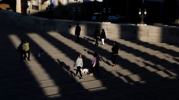 La "hora mágica" donde el juego de luces y sombras embellece al Monumento a la Bandera.