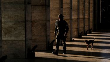 La "hora mágica" donde el juego de luces y sombras embellece al Monumento a la Bandera.