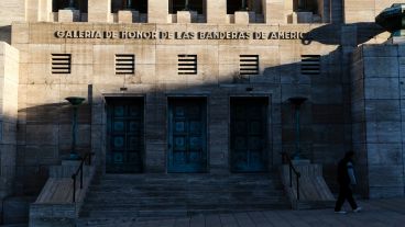 La "hora mágica" donde el juego de luces y sombras embellece al Monumento a la Bandera.