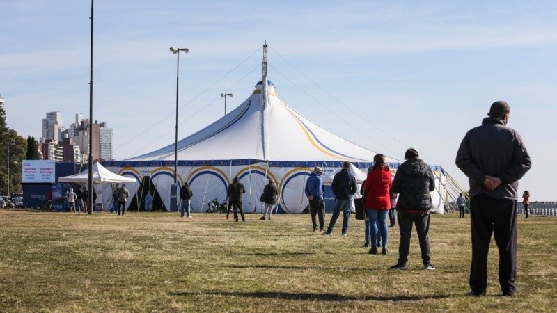 Los testeos bajan el nivel de positividad en toda la provincia.