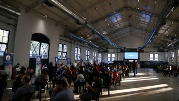 En el vacunatorio de la ex Rural más de 4 mil personas pasan por día.