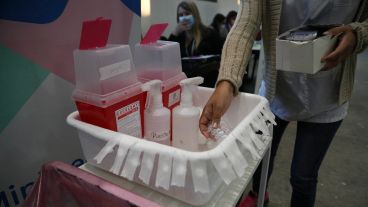 Alrededor de una hora antes del primer turno se comienza a preparar todo para recibir a persoans con turno.