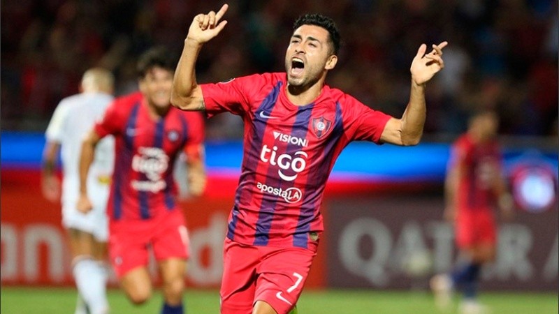 Carrizo juega en Cerro Porteño de Paraguay.