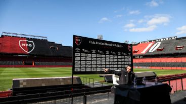 Fernando Gamboa dio su primera conferencia de prensa en el estadio Marcelo Bielsa.