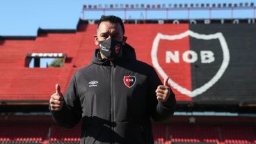 Fernando Gamboa dio su primera conferencia de prensa en el estadio Marcelo Bielsa.