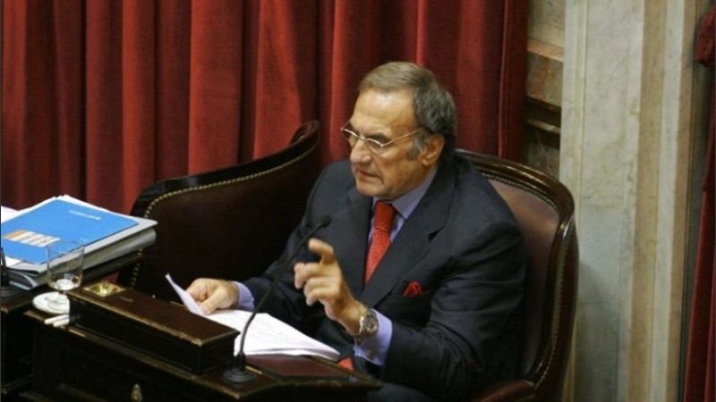 El senador por Santa Fe salió de terapia intensiva.