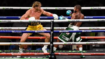 La pelea entre el ex púgil y el youtuber duró ocho asaltos. (UKNews)