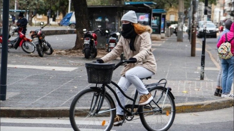 En Rosario, el frío se sintió de manera intensa durante todo el día.