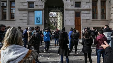 Platos rotos frente a Gobernación este jueves