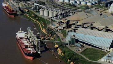 La huelga impactará justo en plena cosecha gruesa y con una logística complicada por la bajante.