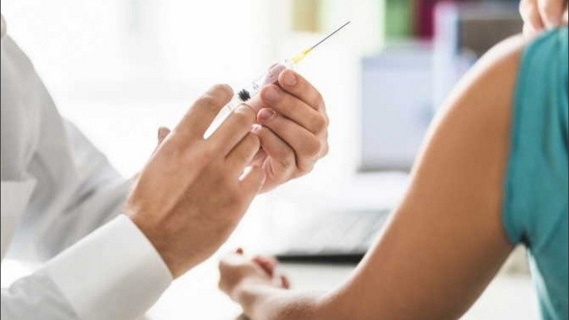 Los padres y madres de niños y adolescentes en riesgo exigen que sean vacunados. 