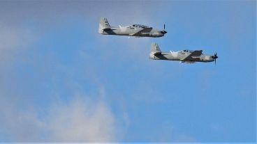 Este viernes las aeronaves hicieron el ensayo previo al desfile del próximo domingo.