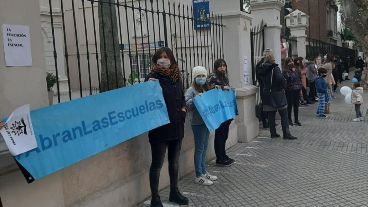 El abrazo al colegio Maristas este viernes a la tarde.