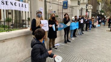 El abrazo al colegio Maristas este viernes a la tarde.