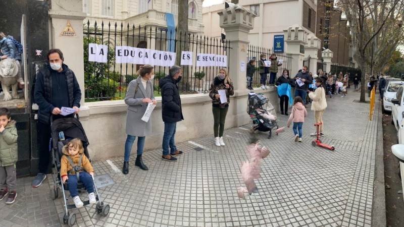 El abrazo al colegio Maristas este viernes a la tarde.